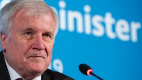 Asyl-Entscheidungen an EU-Außengrenzen verlagern