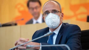 Innenminister Beuth lehnt Rücktritt ab