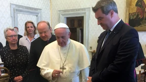 Söder: Rückendeckung für Kreuz-Erlass im Vatikan