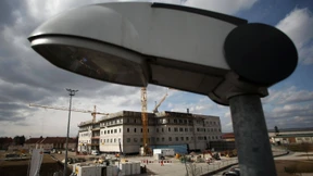 Stromfirma an Straßenlaterne - bitte Rechnung zahlen