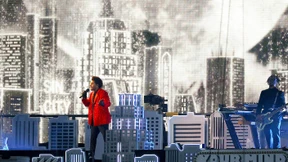 Spiegel-Trick und ein Gedicht beim Super Bowl