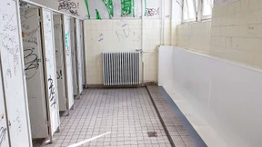 Wer traut sich auf das Schulklo?