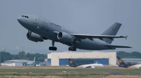 Luftwaffe bringt verwundete Ukrainer nach Deutschland