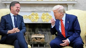 Ist der NATO-Generalsekretär zu unterwürfig?