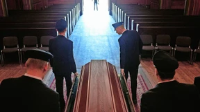 Von der Uniform in den Hoodie