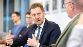 Kretschmer wirbt für „Asylfrieden“