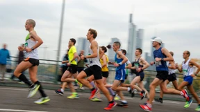 Vorsicht: Wähler queren die Strecke