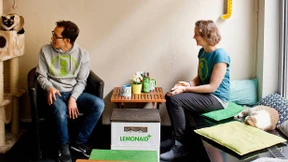 Katzenstreicheln zu Kaffee und Kuchen