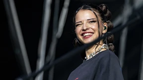 Nina Chuba kaufte vom ersten eigenen Geld einen Teddy