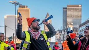 Leerer Bahnhof, lauter Protest