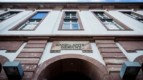 Frau vergiftet dementen Ehemann