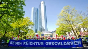 Hausputz im Bankenviertel