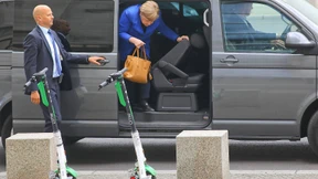 Merkwürdige Routine mit Merkel