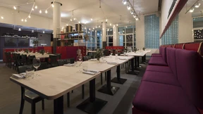 Knochen, Spargel und Onsen-Ei 