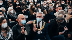 Eine Stadt in Feldmanns Geiselhaft