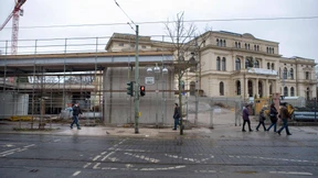 Felsenlandschaft mit Wasserfall