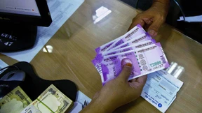 Bargeld-Teilabschaffung in Indien sorgt für Chaos 