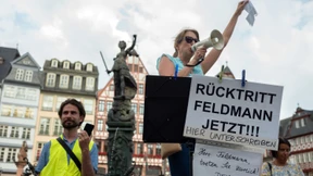 Winken zum „Abschied“ von Peter Feldmann