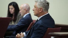 Anwälte von Alec Baldwin sehen Nachlässigkeiten bei der Polizei