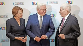 Ein Fest vor bedrohlicher Kulisse