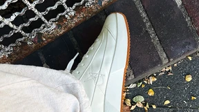 Erst an die Füße, dann auf den Kompost