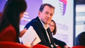 „Kein Unternehmen kann  es sich erlauben, KI einfach passieren zu lassen“