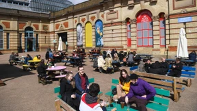 Freibier im Schneetreiben