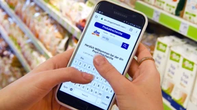 Drogeriemarktkette dm stattet Mitarbeiter mit Smartphones aus