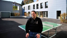 Kinder hinter Panzerglas und Sicherheitstüren