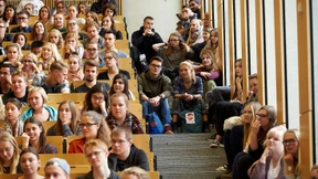 Übers Leben gerechnet verdienen Akademiker nicht immer mehr