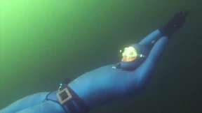 180 Meter Apnoe-Eistauchen