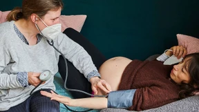 Weltweit fehlen 900.000 Hebammen