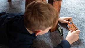 Fast die Hälfte der Kinder darf alleine ins Internet