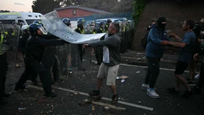 Gewaltsame Demonstrationen in England nach Tod eines Studenten
