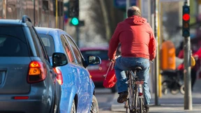 Deutsche wollen häufiger das Auto stehen lassen