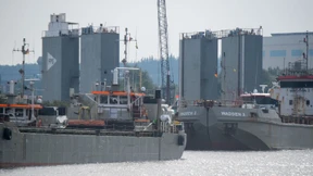 Erstes Schiff zur Flüssiggas-Umwandlung auf dem Weg nach Deutschland