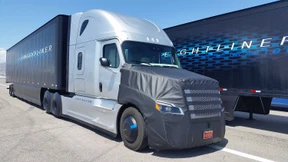 Daimler darf Lastwagen mit Autopilot testen