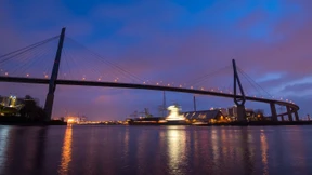 Autofahrer rast mit Tempo 221 über Köhlbrandbrücke