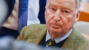 Alle Corona-Beschränkungen sofort aufheben?