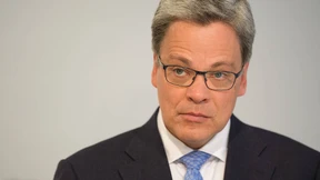 Commerzbank stellt noch mehr Geld für Kreditausfälle zurück