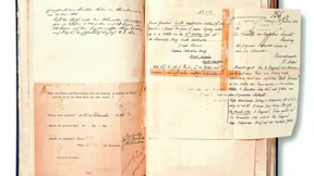 Schaukelnd auf der Meere Wellen