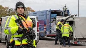 Mit Goldschmuck auf der Autobahn