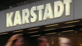 Karstadt-Eigentümer Benko bietet laut Medienberichten für Kaufhof