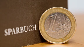 Sind Negativzinsen für Bankkunden unzulässig?