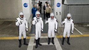 „Crew Dragon“ mit vier Astronauten erreicht die ISS