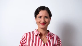 Sabine Nietmann hilft anderen beim Aufräumen