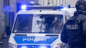 Polizei-Spezialeinheit schießt mit Farbmunition auf neues Mitglied