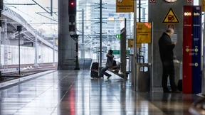 Fernbahnhof wegen Rauchs gesperrt: Züge umgeleitet