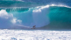 Surfer bezwingen 15 Meter hohe Wellen