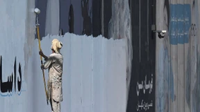 Taliban ersetzen Wandbilder durch islamistische Parolen